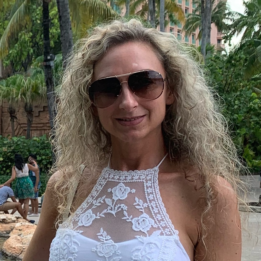 Meet your Posher, Aniko